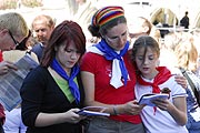 Warten auf den Papst (Foto: Ingrid Grossmann)